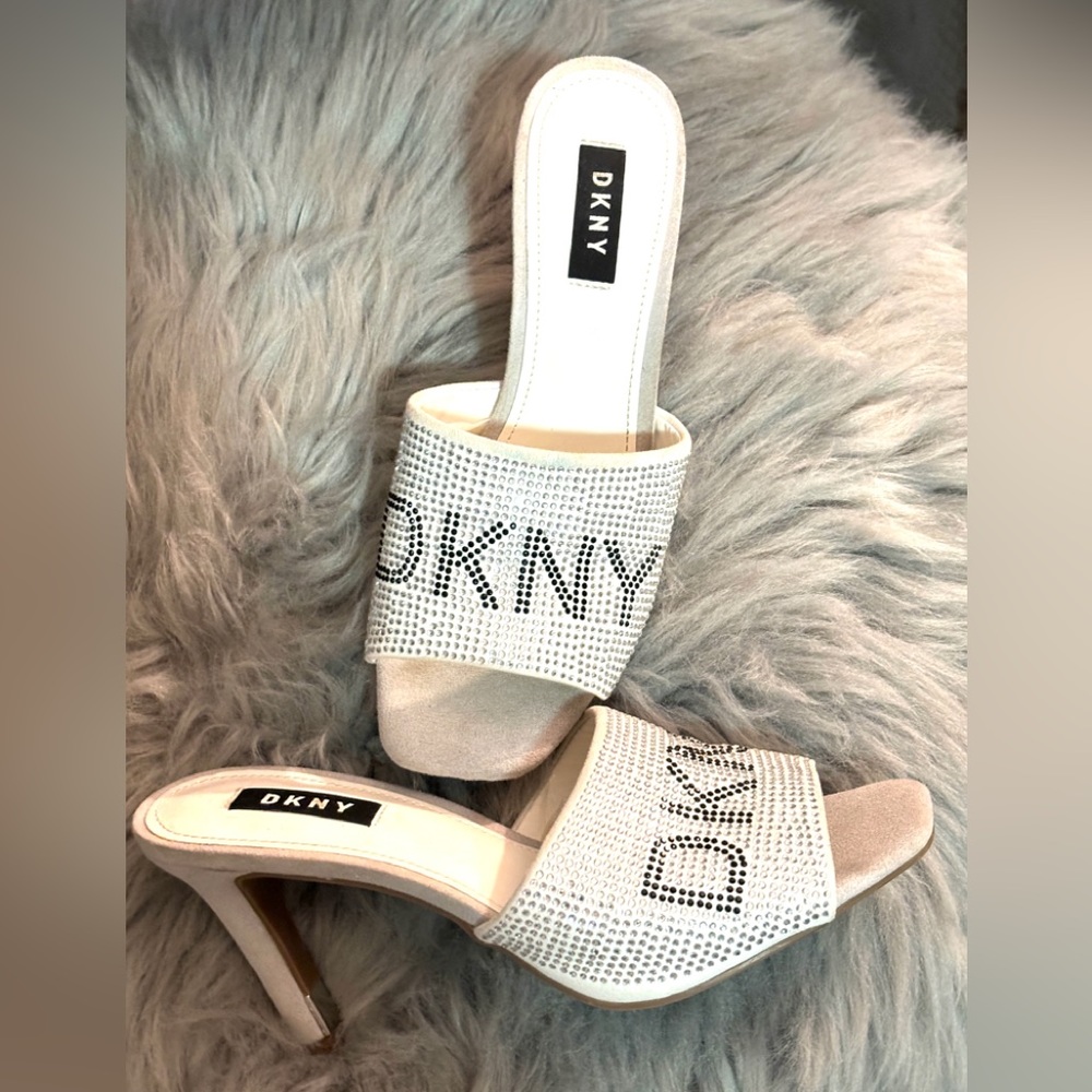 DKNY White with Black bling Summer Snazzy Shoes - Picture 8 of 8